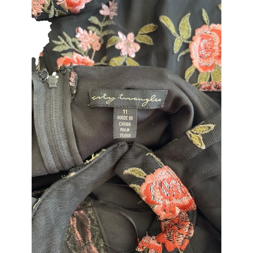 City Triangles Black and Embroidered Pink Flowers Junior Dress Size 11 Pre-Owned - Picture 10 of 10